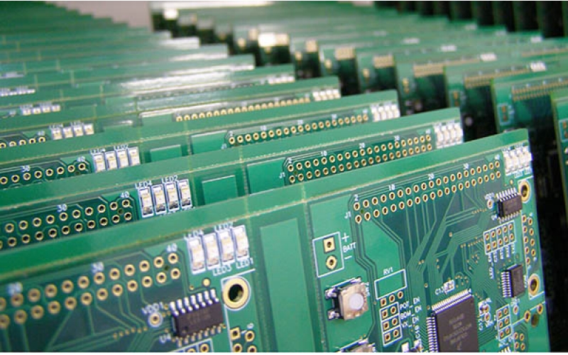如何處理PCB電路板的外殼接地？